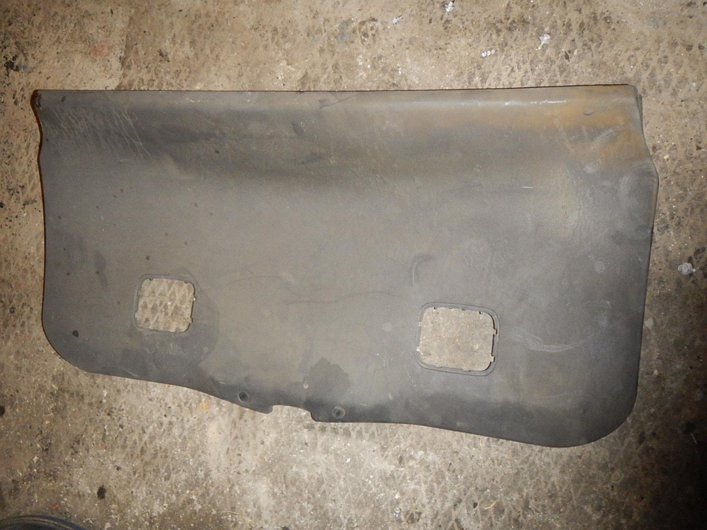 Обшивка двери багажника