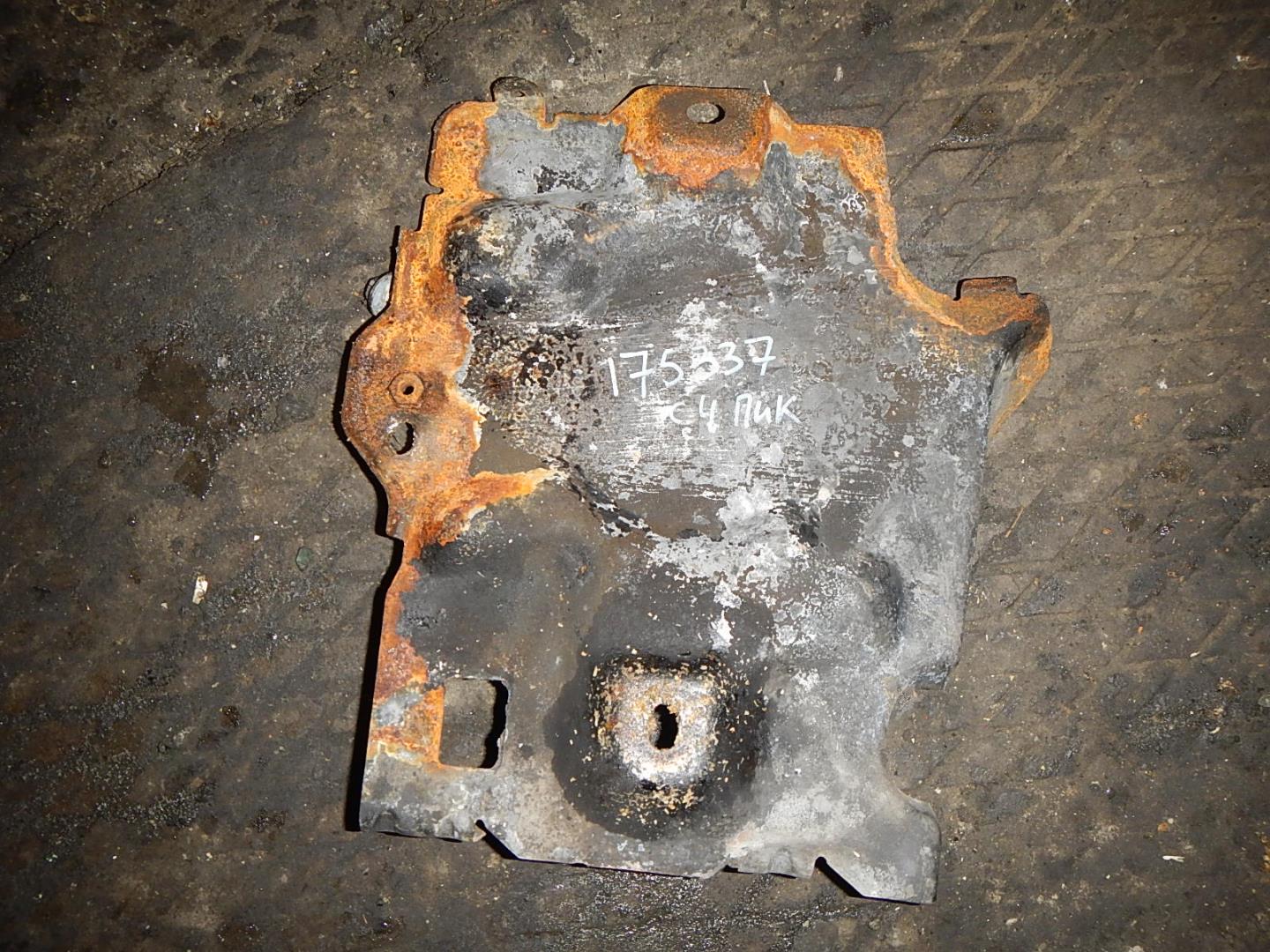 Крепление АКБ (корпус/подставка)