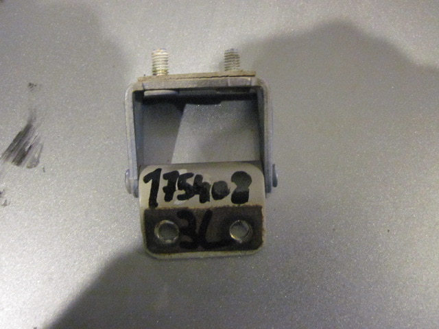 Петля двери багажника