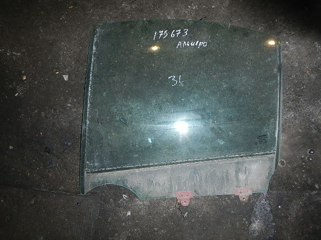 Стекло двери задней левой