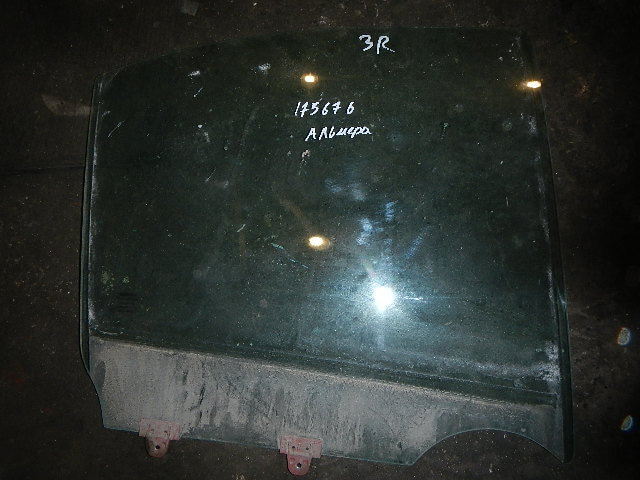 Стекло двери задней правой