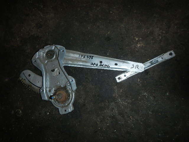 Стеклоподъемник механ. задний правый