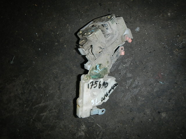 Замок двери задней левой