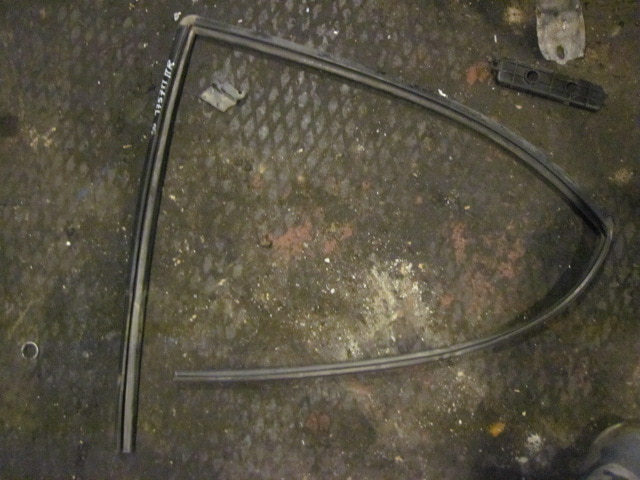 Уплотнитель стекла двери