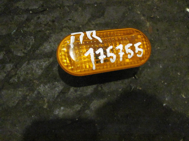 Повторитель на крыло желтый