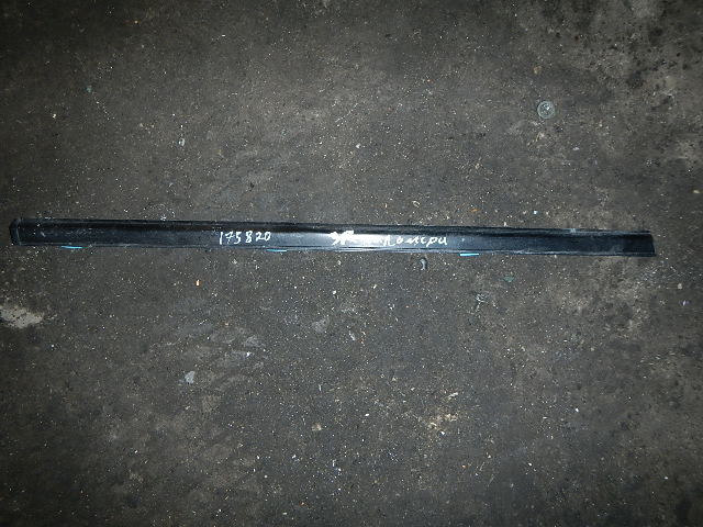 Накладка стекла заднего правого