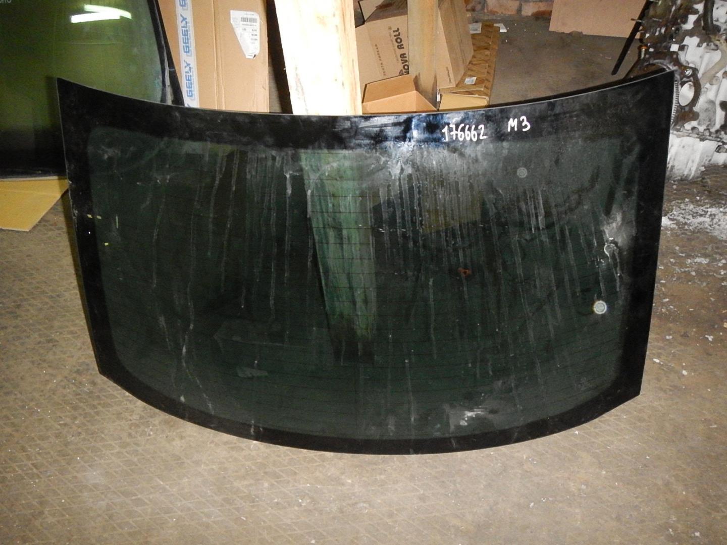 Стекло заднее