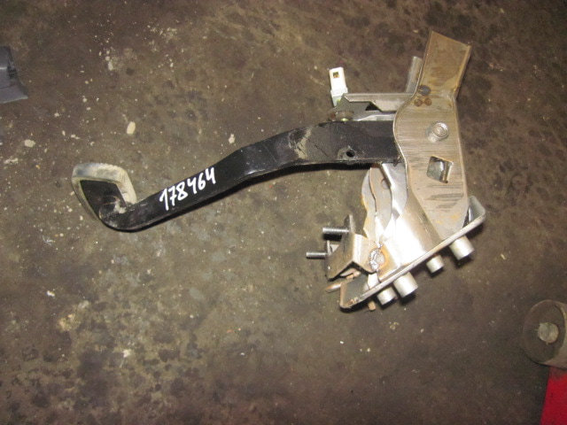 Педаль тормоза