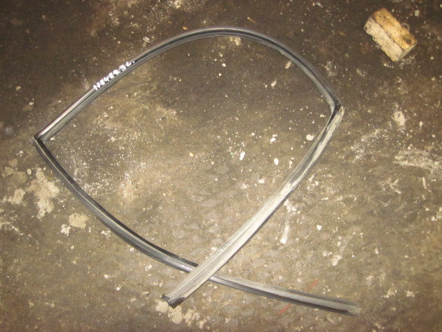 Уплотнитель стекла двери