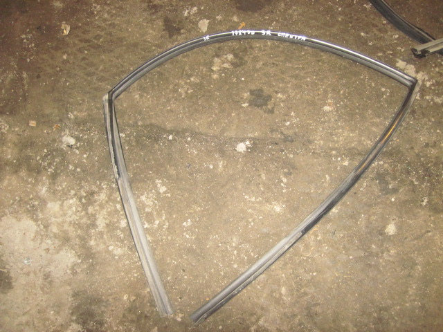 Уплотнитель стекла двери