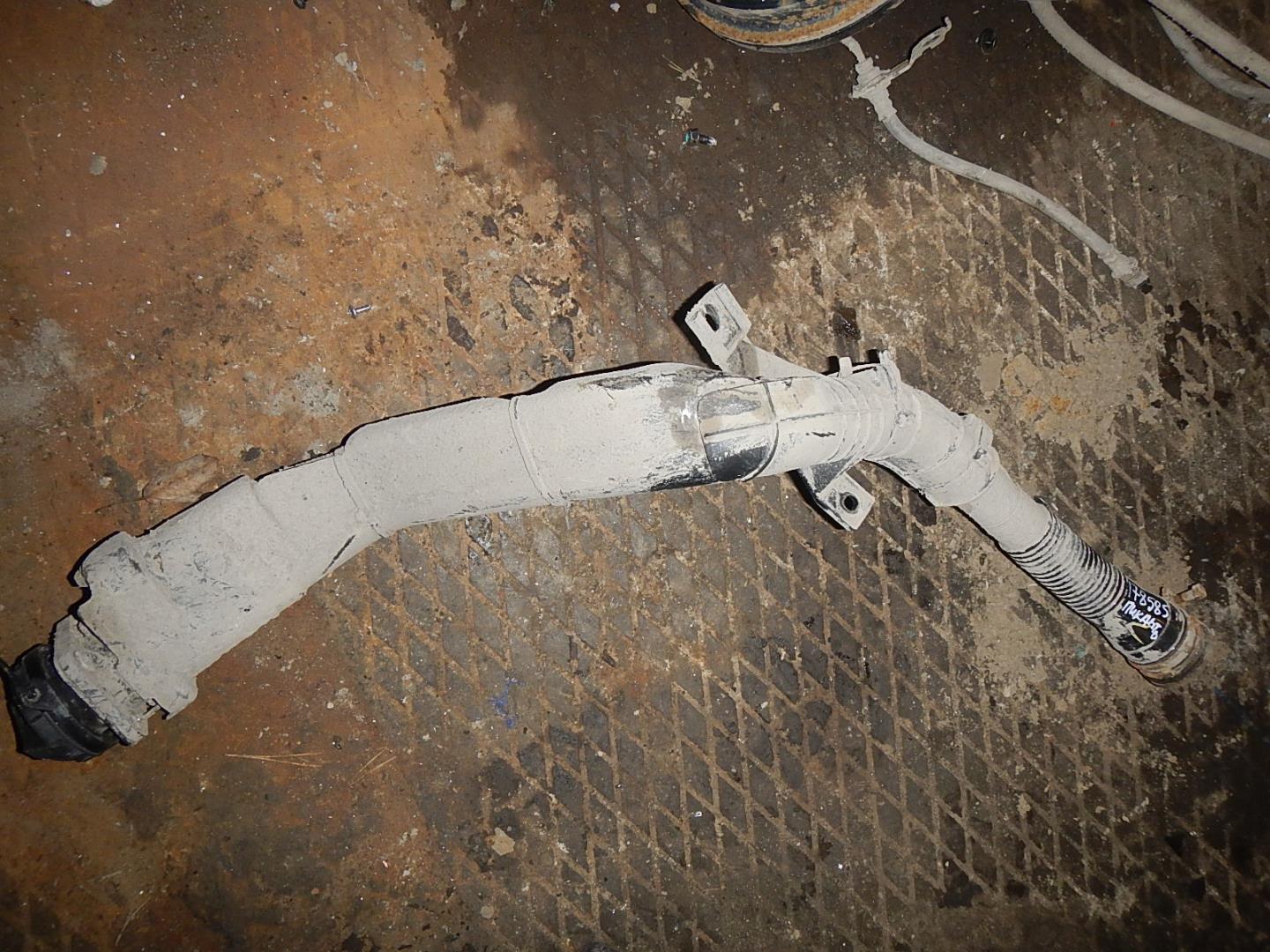 Горловина топливного бака