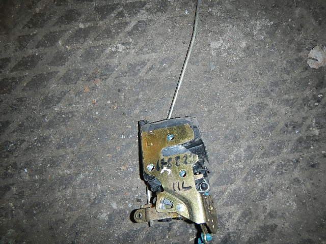 Замок двери передней левой