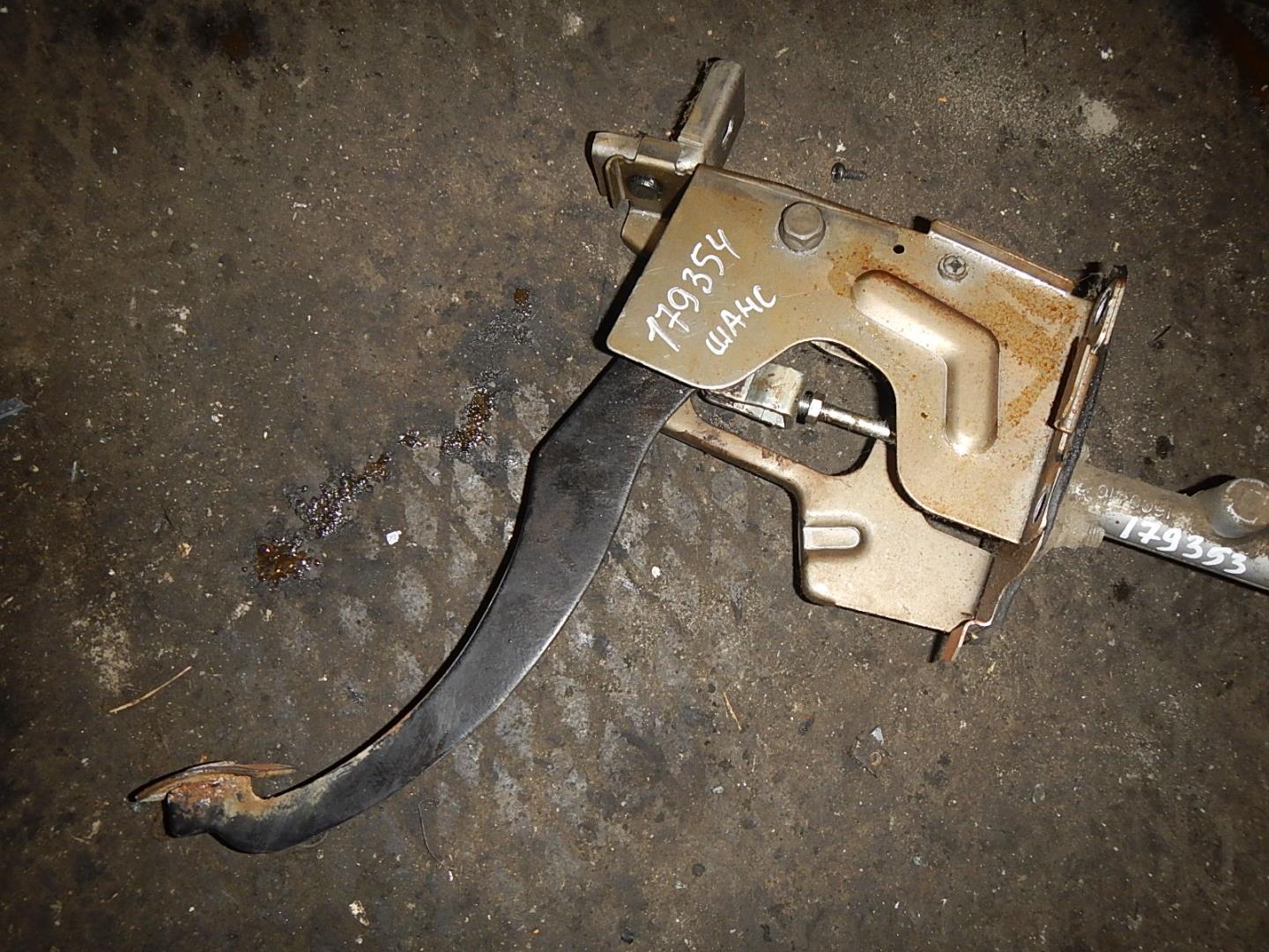 Педаль сцепления