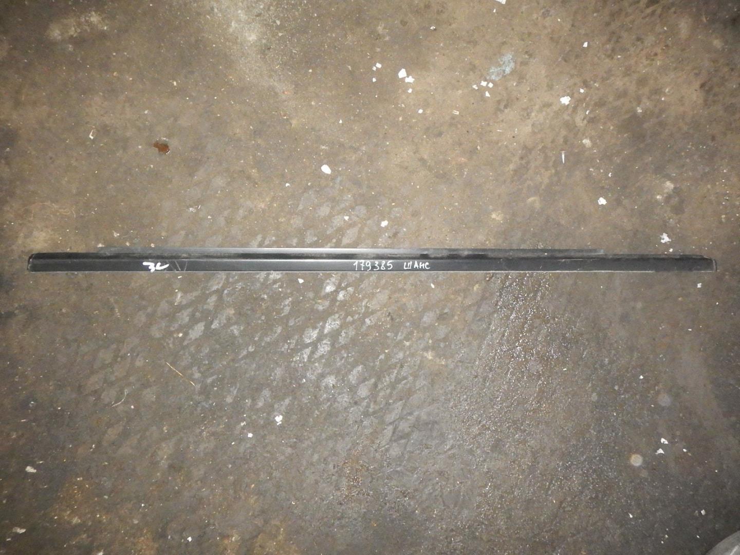 Накладка стекла заднего левого