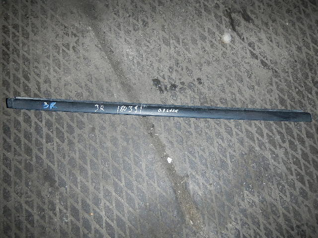 Накладка стекла заднего правого