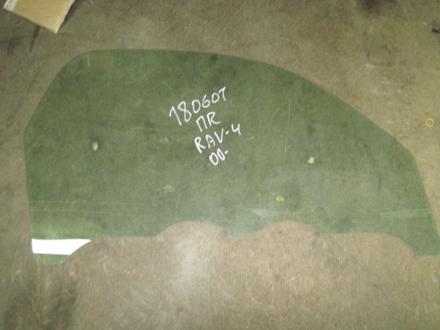 Стекло двери передней правой