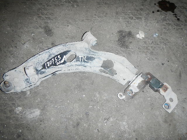 Рычаг передний левый