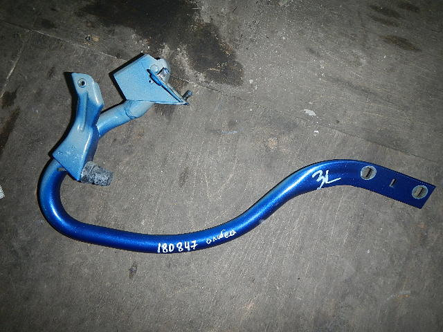 Петля крышки багажника