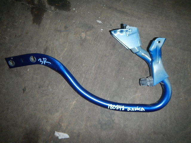 Петля крышки багажника