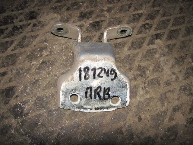 Петля двери передней правой верхняя