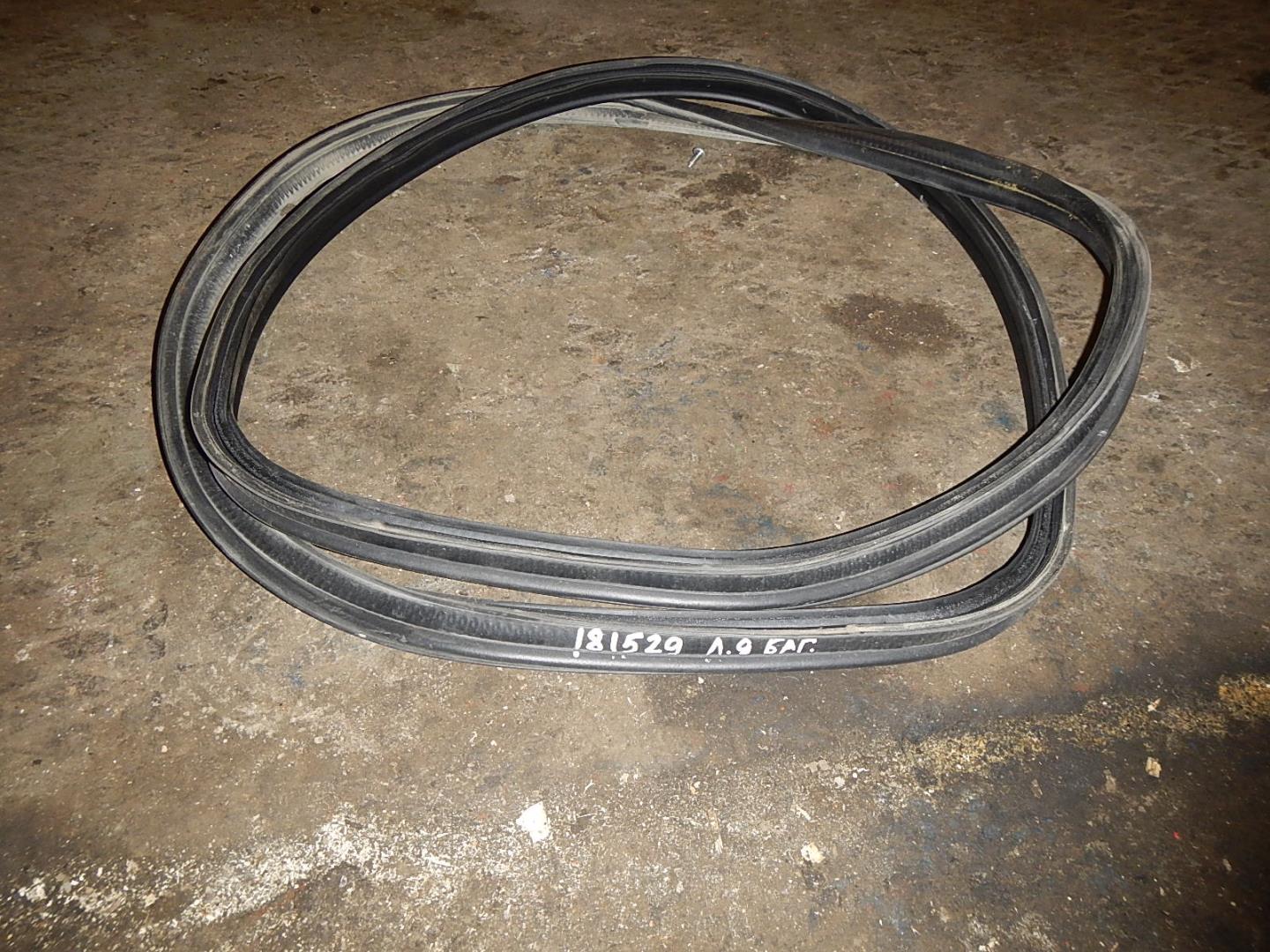 Уплотнитель багажника