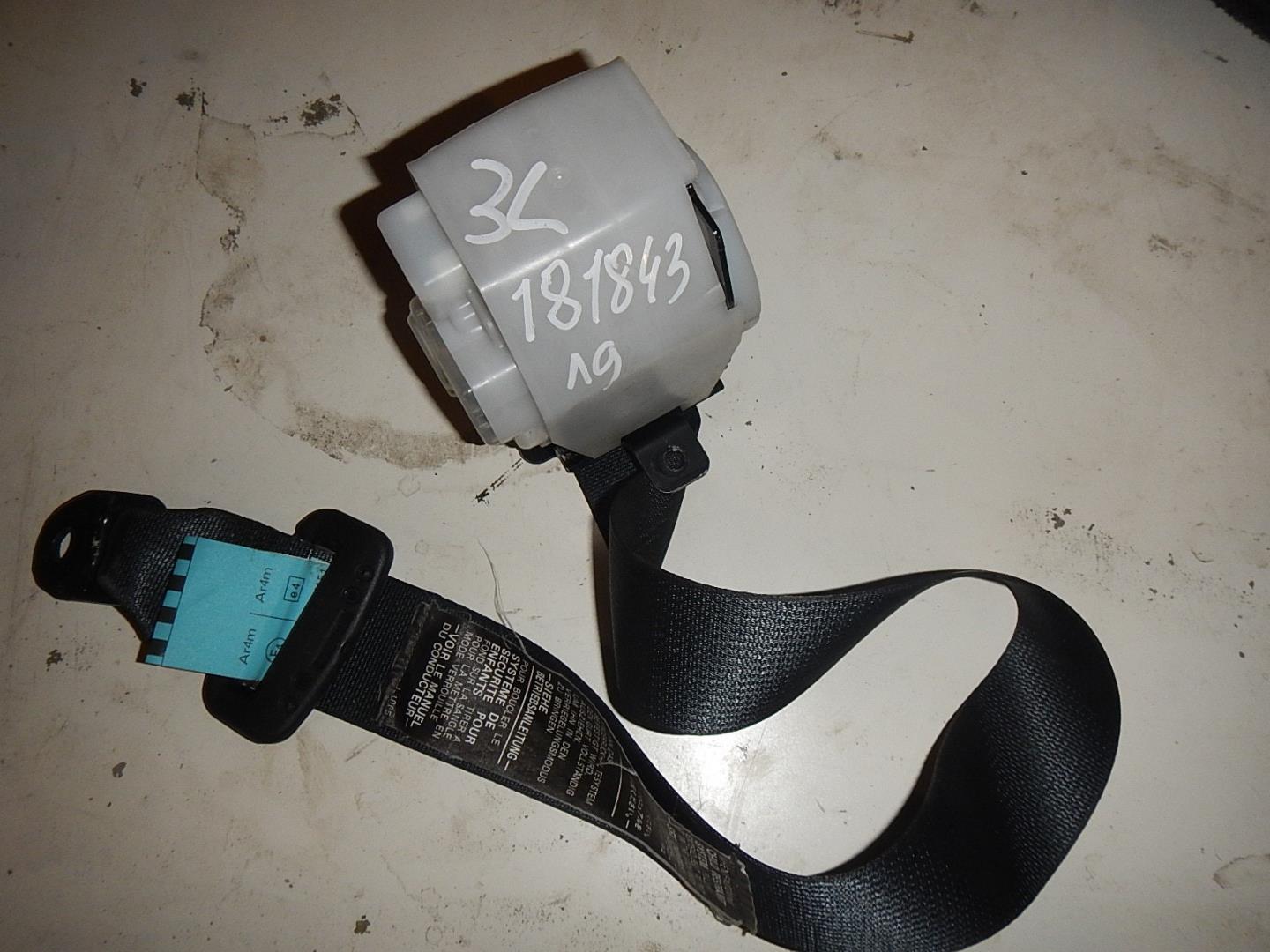 Ремень безопасности