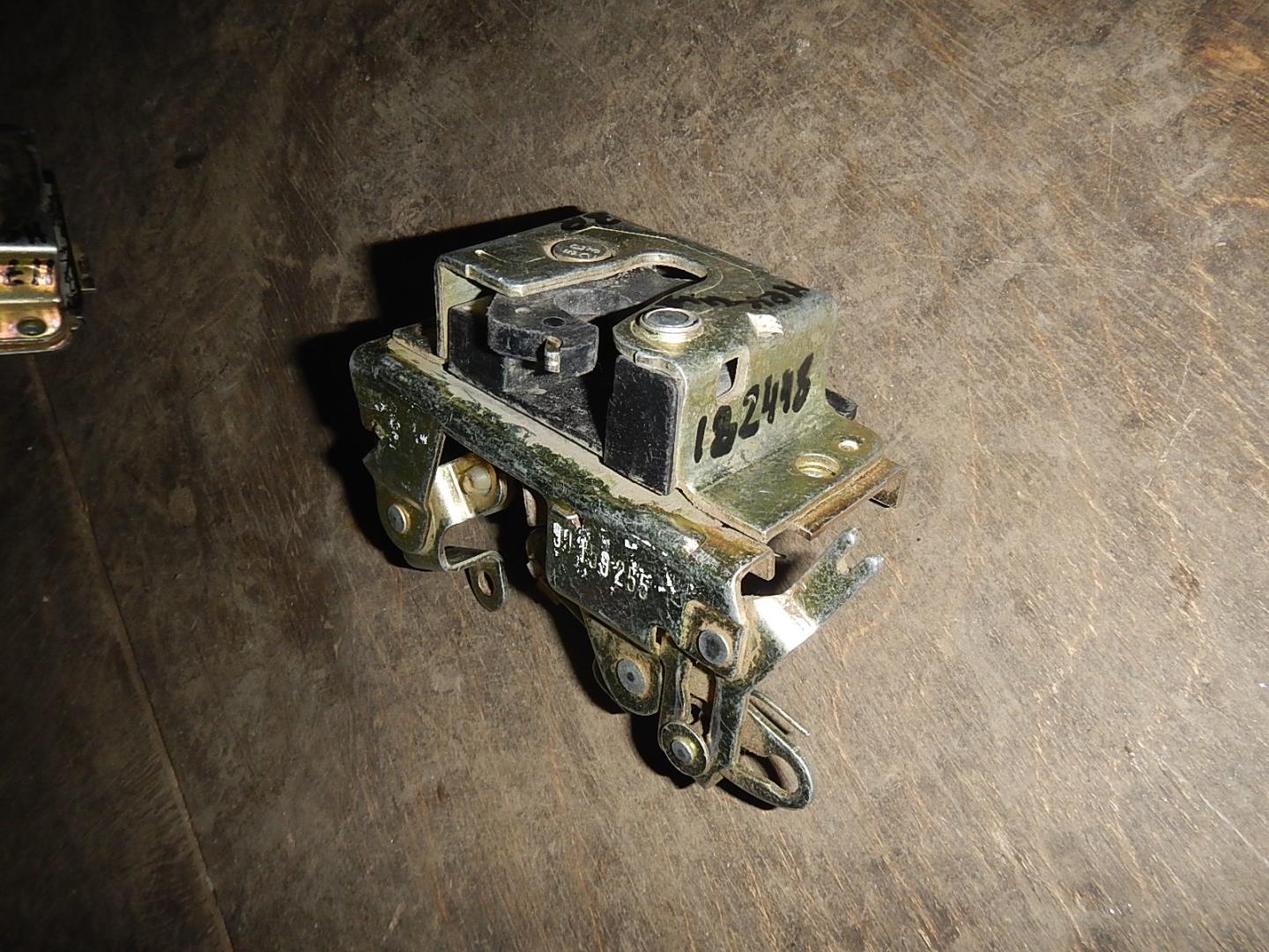 Замок двери задней правой