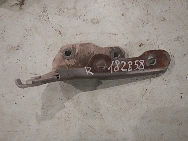 Петля капота правая