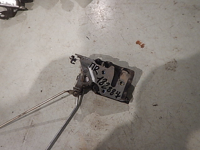 Замок двери передней правой