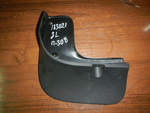 Брызговик задний левый