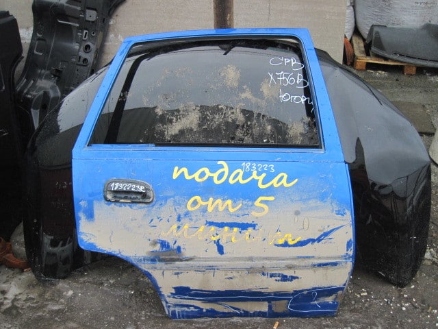 Дверь задняя правая