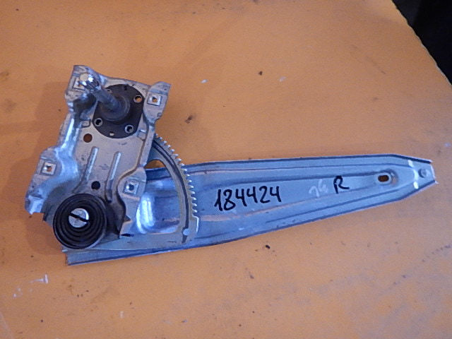 Стеклоподъемник механ. задний правый