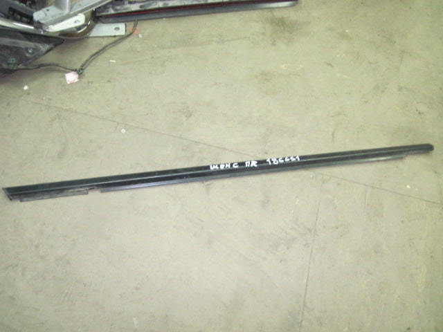 Накладка стекла переднего правого