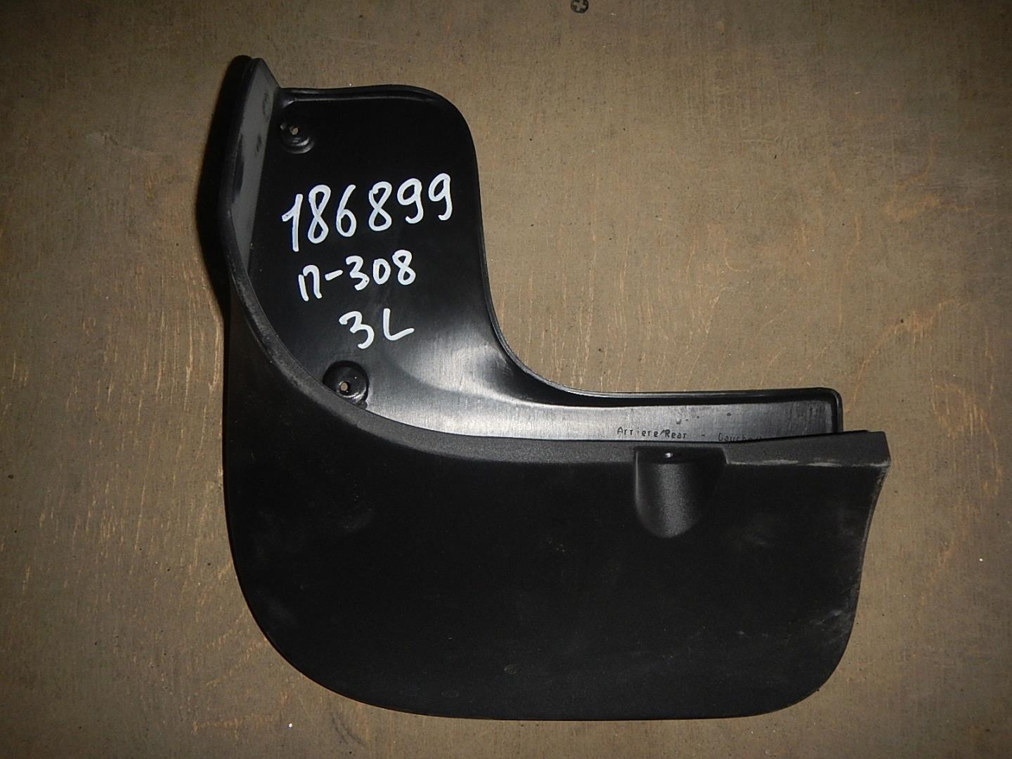 Брызговик задний левый