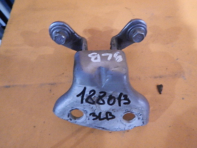 Петля двери задней левой верхняя