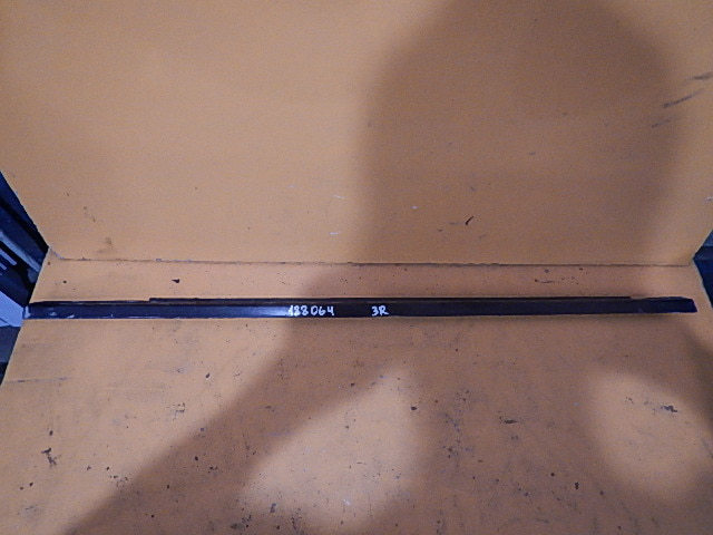 Накладка стекла заднего правого