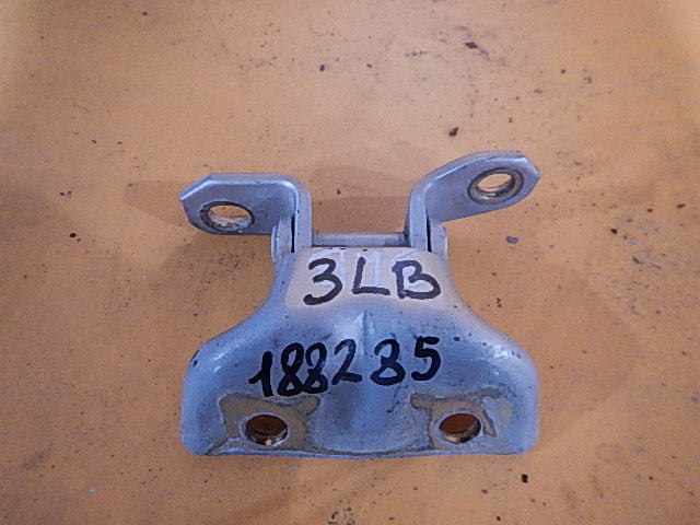 Петля двери задней левой верхняя