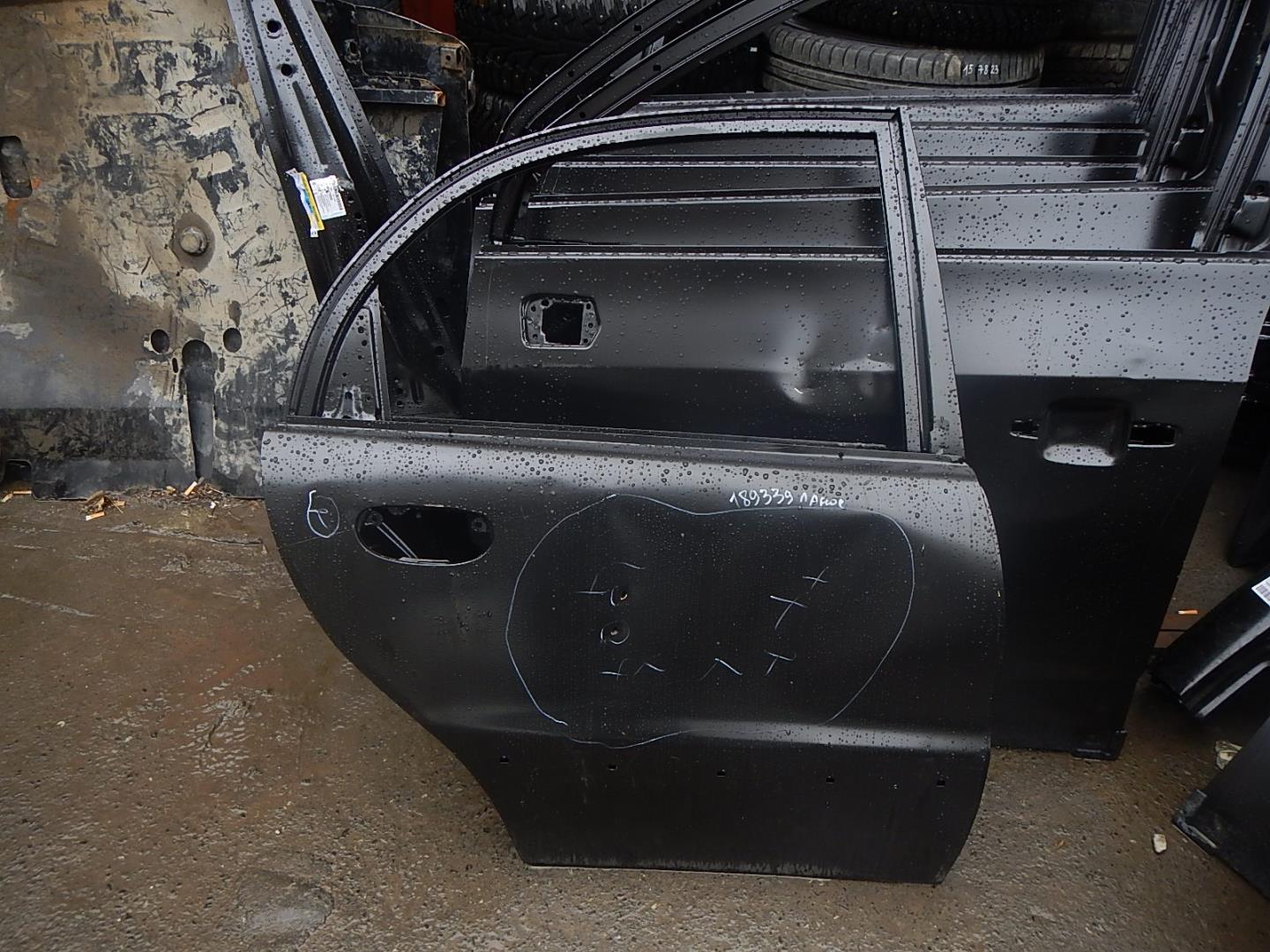 Дверь задняя правая