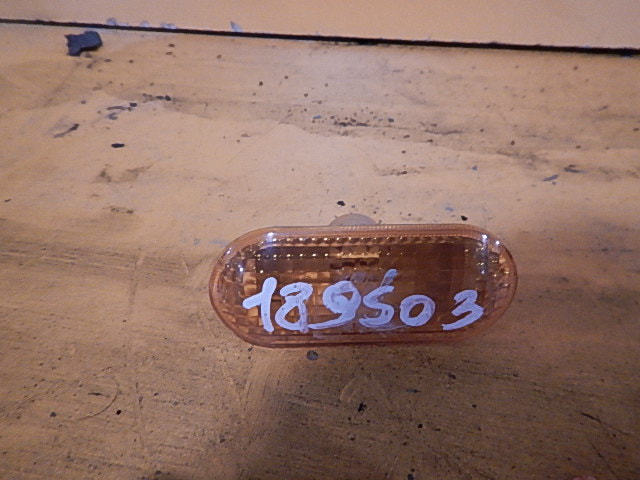 Повторитель на крыло желтый