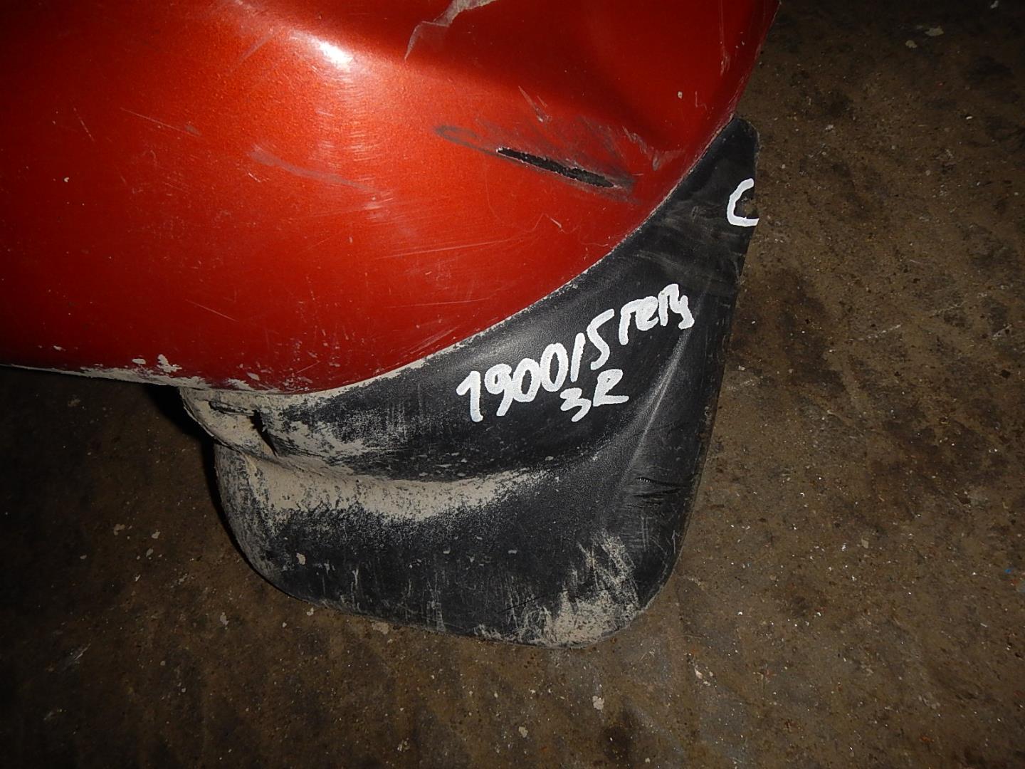 Брызговик задний правый