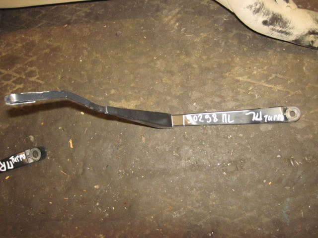 Поводок стеклоочистителя передний левый