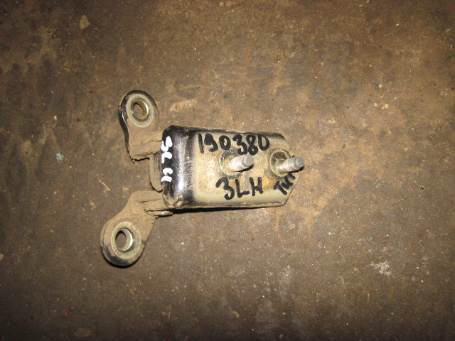 Петля двери задней левой нижняя