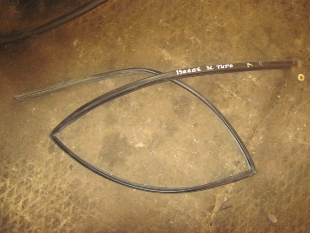 Уплотнитель стекла двери