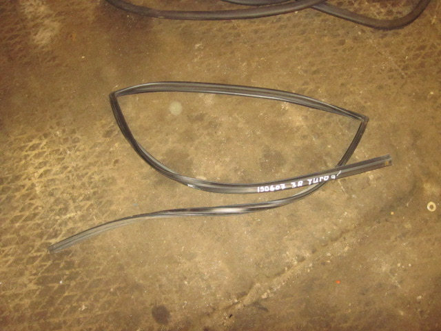 Уплотнитель стекла двери