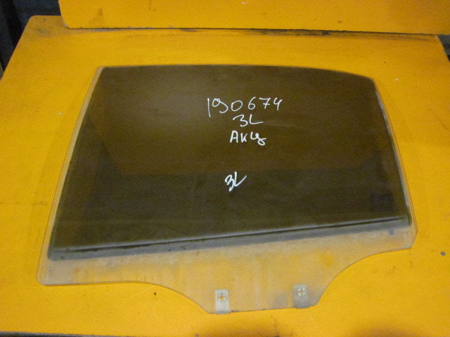 Стекло двери задней левой