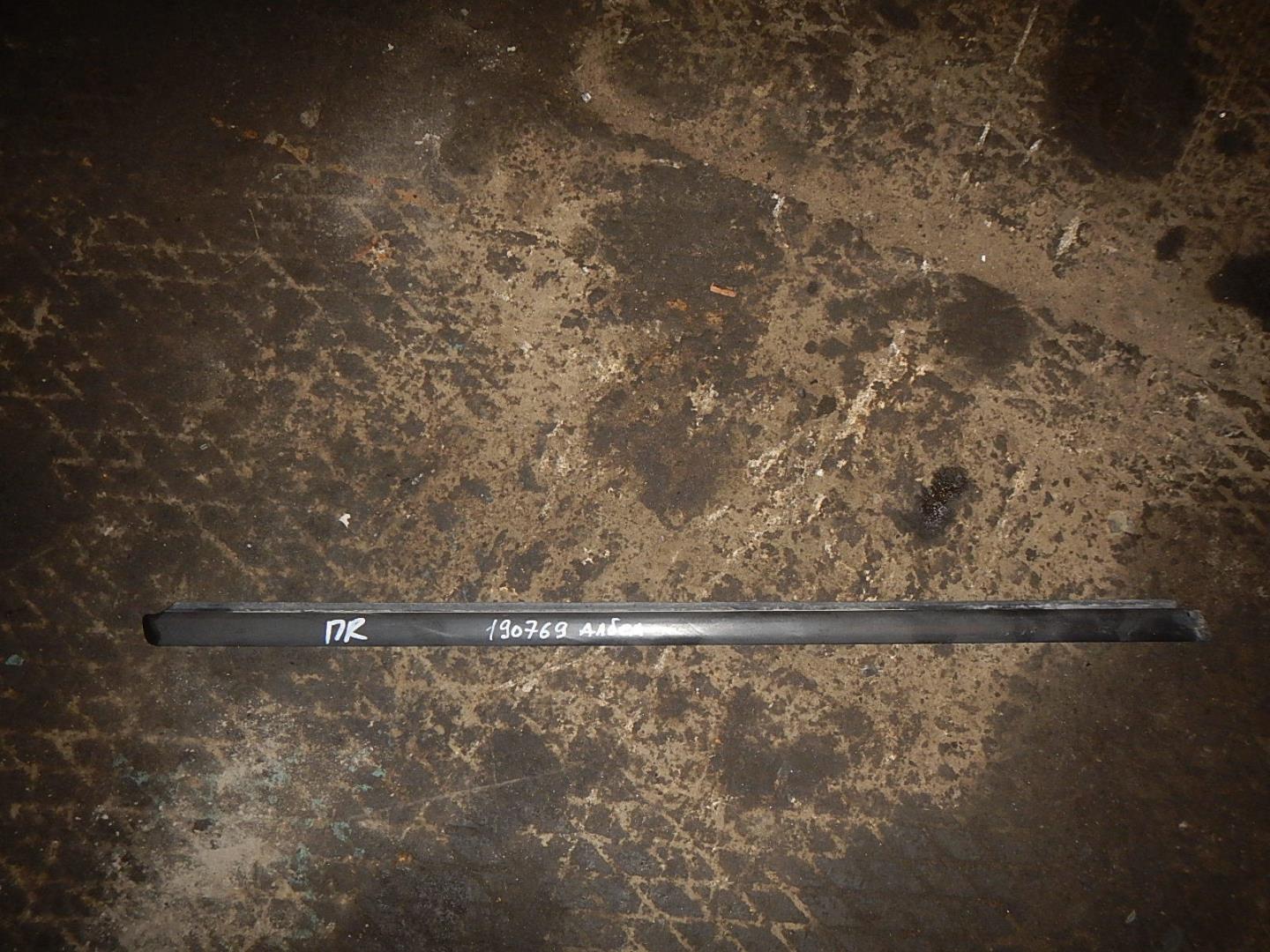 Накладка стекла переднего правого