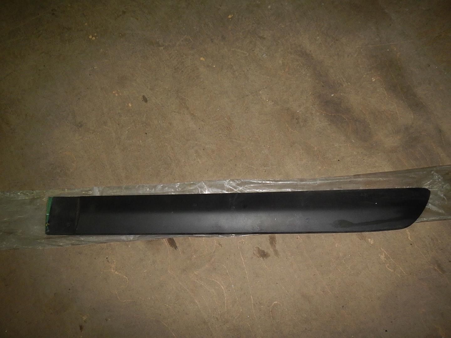 Молдинг задней левой двери