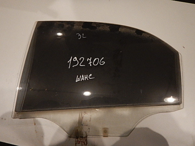 Стекло двери задней левой