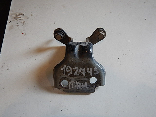 Петля двери передней правой нижняя