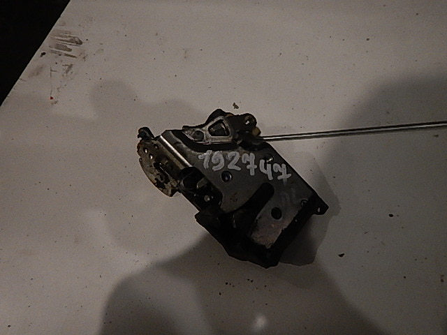 Замок двери передней левой